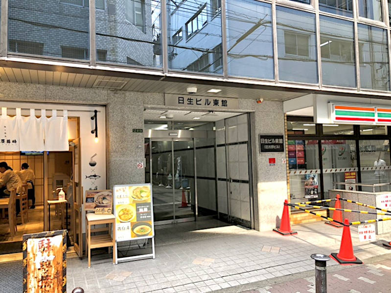 24/7ワークアウト梅田店の建物入り口